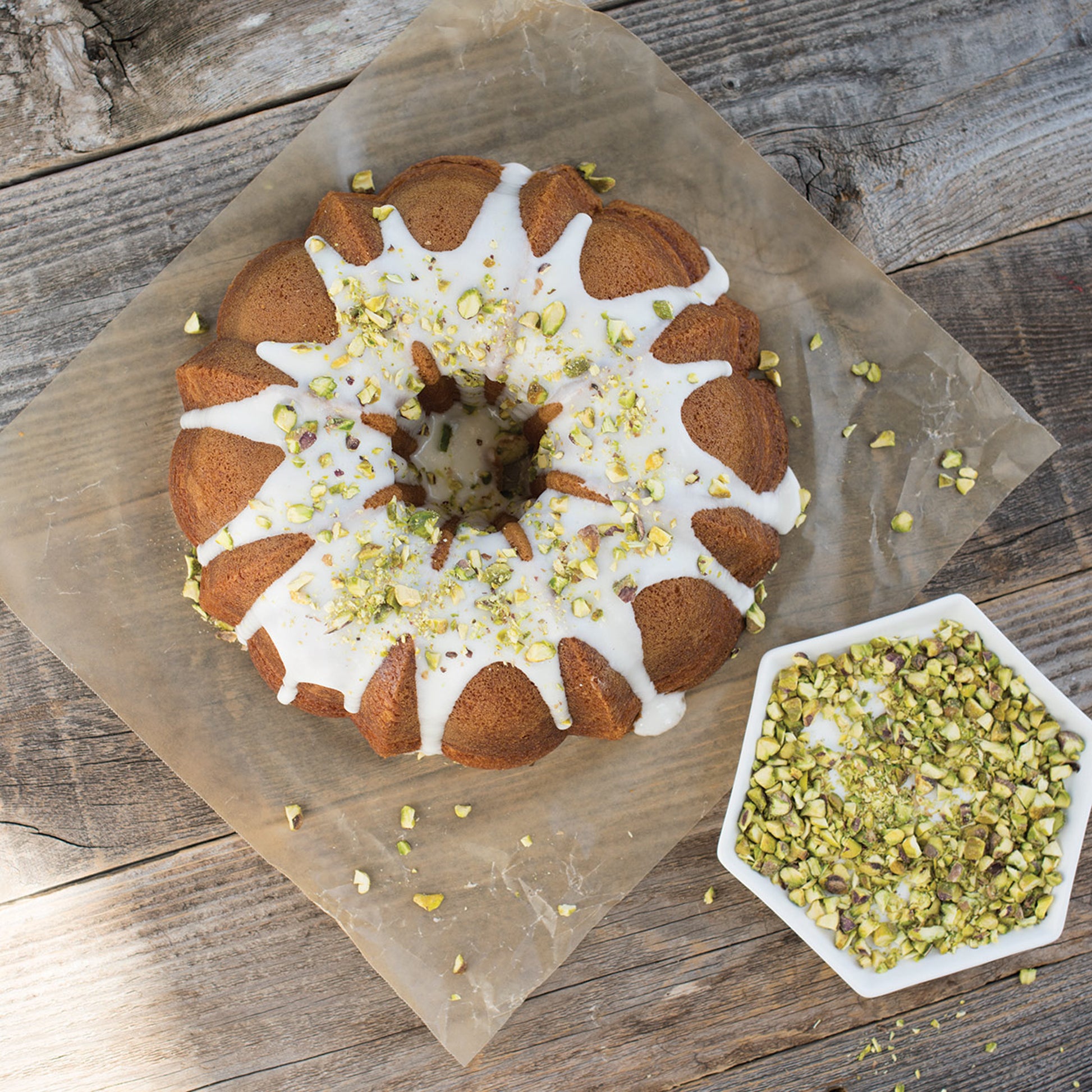 10-15 Cup Anniversary Bundt Pan - Gold